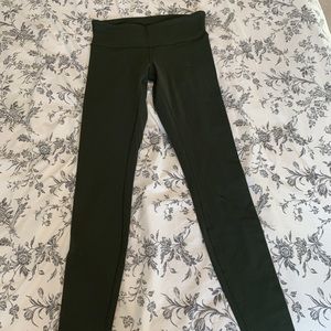 Lululemon Wunderunder size 6